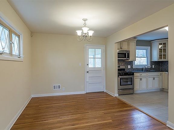 5th image of 247 Pleasant Valley Way