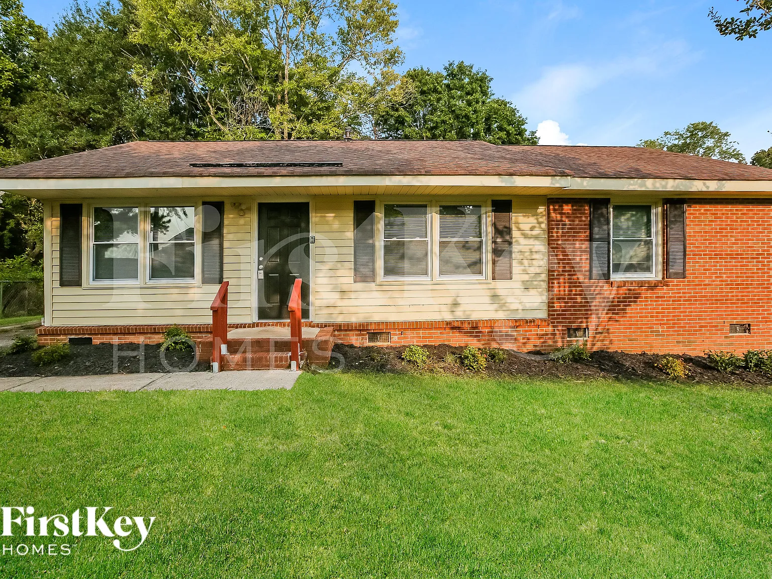 3 bed, 1.0 bath, 1129 sqft, $1,575 — Photo 1