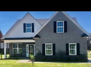 1820 Walking Dr, Murfreesboro, TN 37130