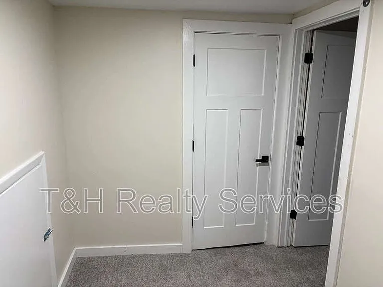 320 W 39th St — Photo 19