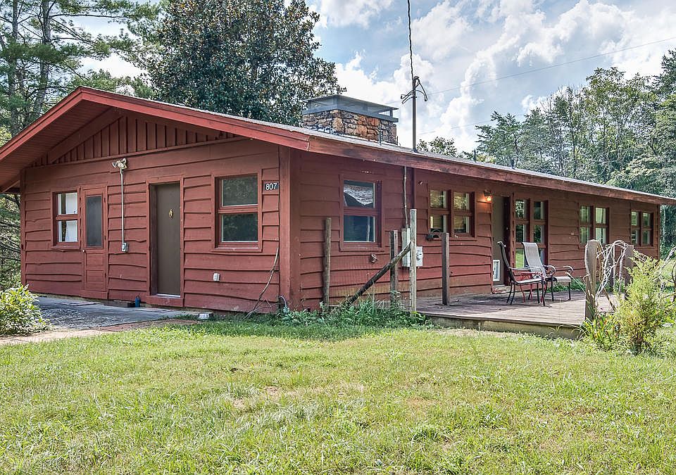 1st image of 807 Camp Fincastle Ln