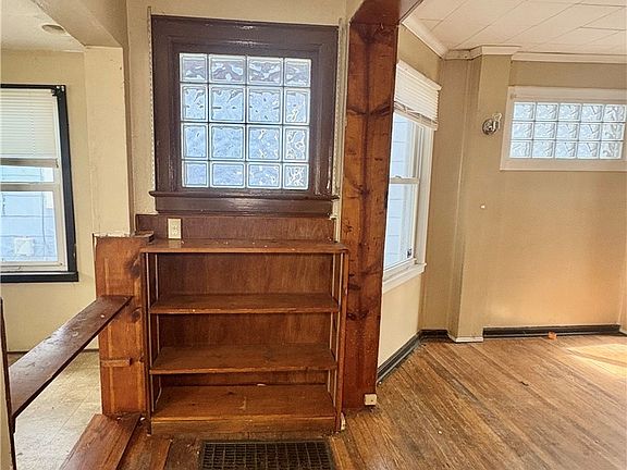 5th image of 103 Mayer Ave
