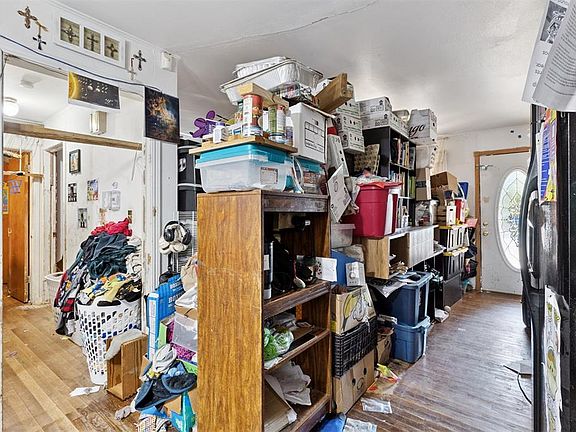 4th image of 1417 Oxford Way