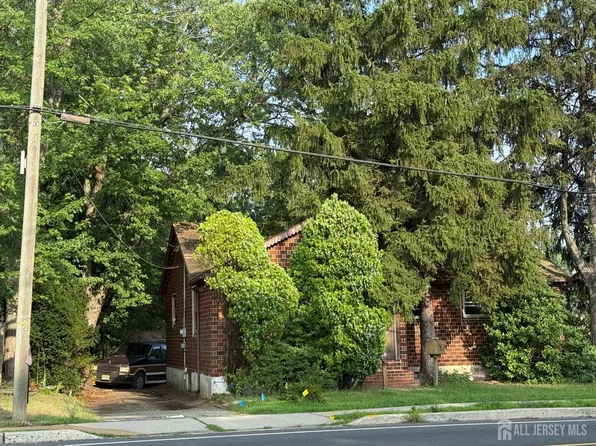 436 Ryders Ln, East Brunswick, NJ 08816