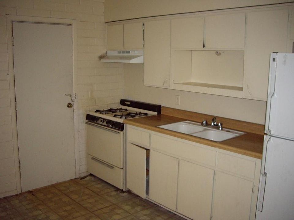 1st image of 2633 W Belmont Ave APT 3