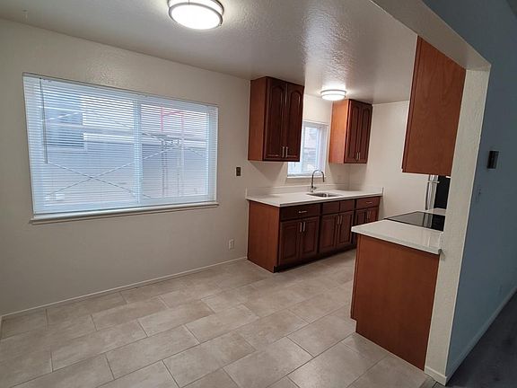 5th image of 454 Railroad Ave APT 2