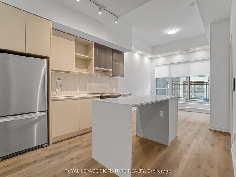 395 Dundas St W #222 — Photo 8