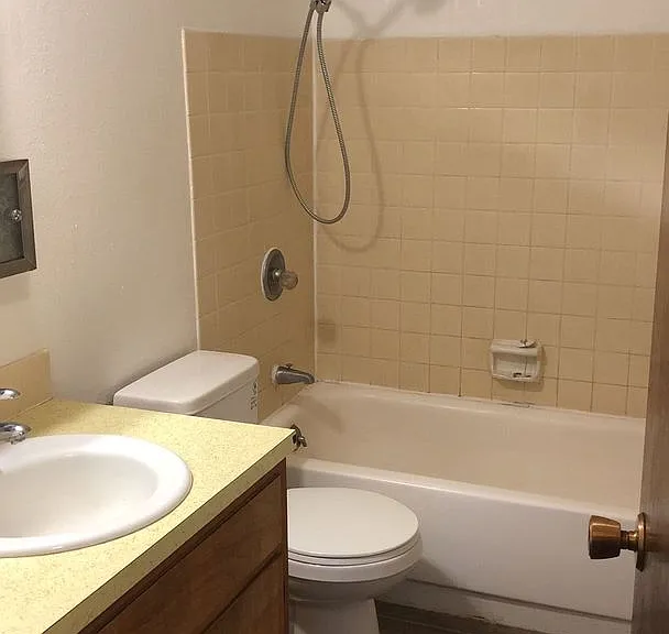 435 NE Kamiaken St — Photo 17