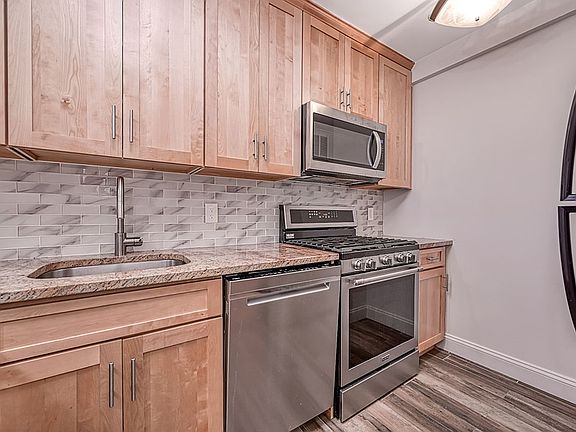 5th image of 507 E 80th St APT 5R
