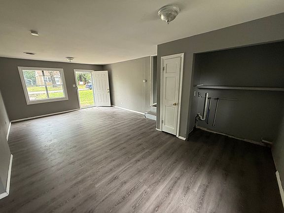 5th image of 1110 Richard Dr