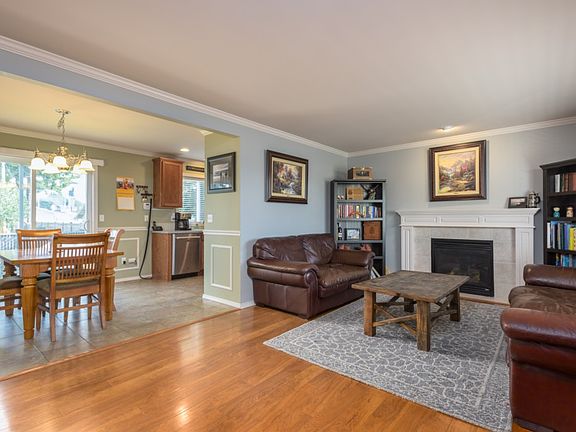 5th image of 644 Humphrey Pl