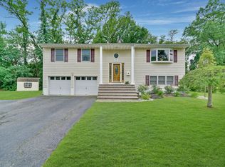 26 Kearney Dr, Middletown, NJ 07748