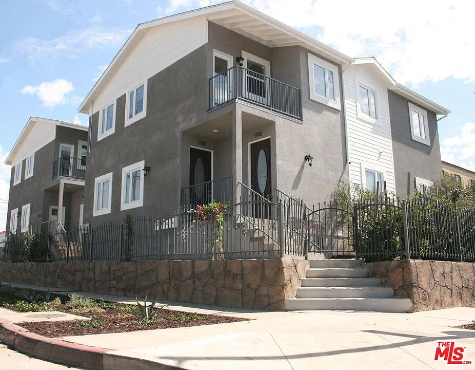 3 bed, 2.0 bath, 1300 sqft, $3,400 — Photo 3