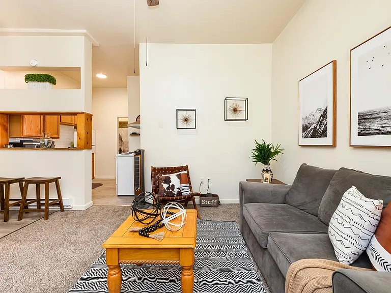 612 W Market St #1 — Photo 9