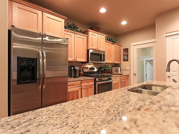 4th image of 2436 NW Ivy Ave #17