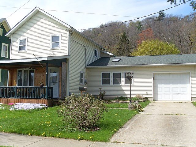 1st image of 724 W Elm St