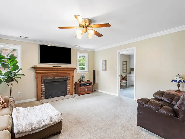 4533 Haymarket Ln — Photo 6