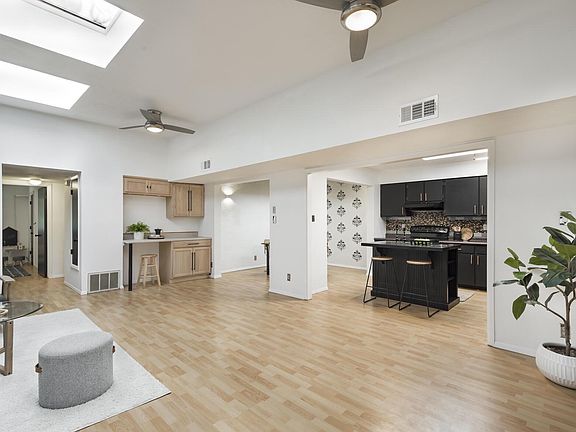 5th image of 410 Ortiz Dr NE