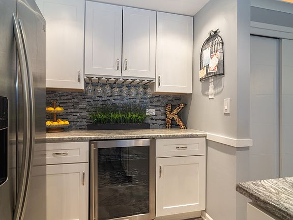 4th image of 21 Kristin Dr Unit 408