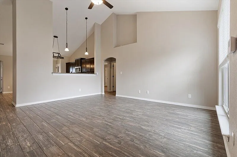 4 bed, 2.0 bath, 1717 sqft, $2,200 — Photo 4