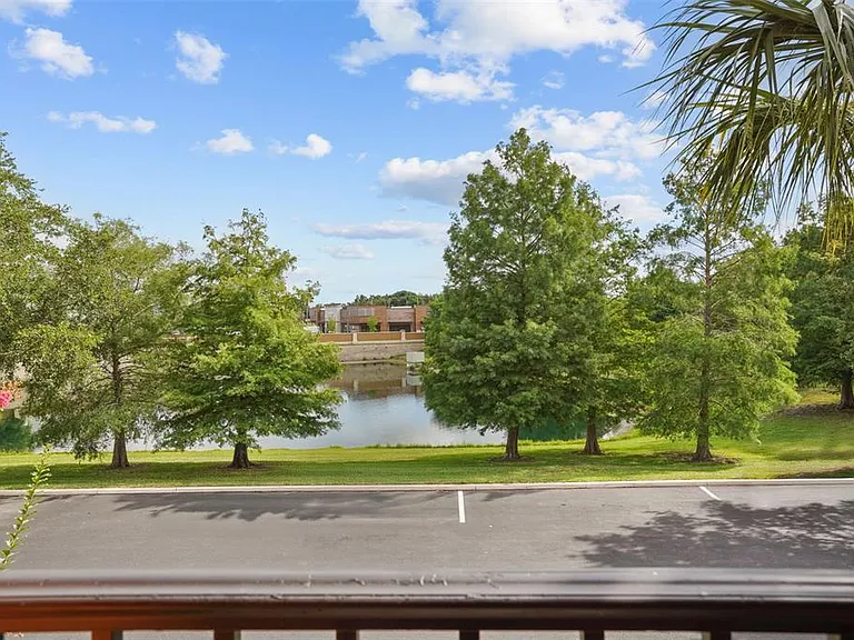 561 Telfair Square Ct — Photo 32
