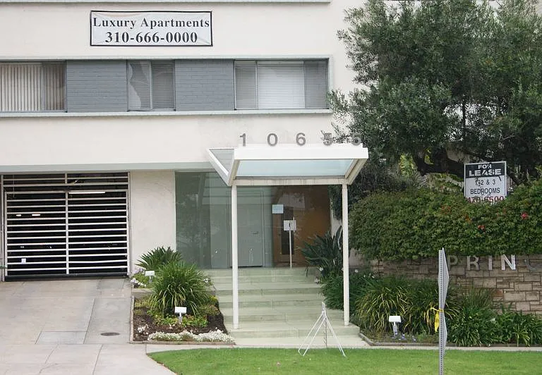 10655 Wilshire Blvd — Photo 18