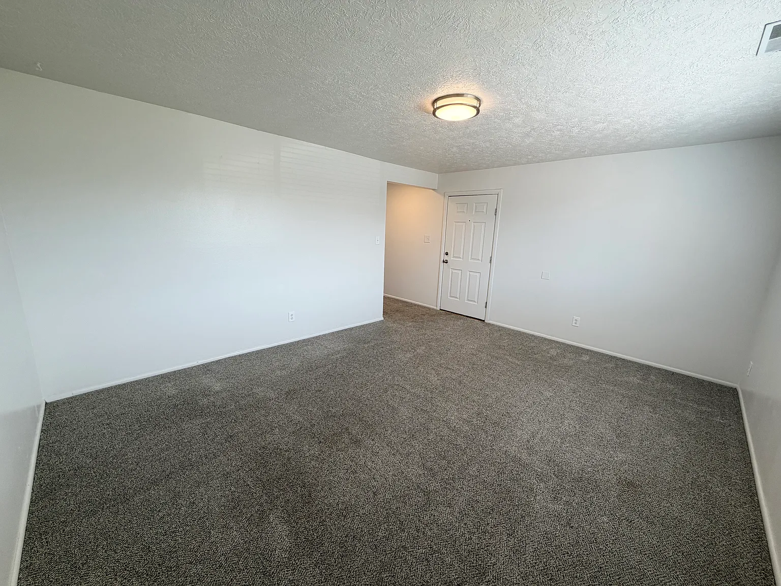 2 bed, 900 sqft, $1,295 — Photo 2