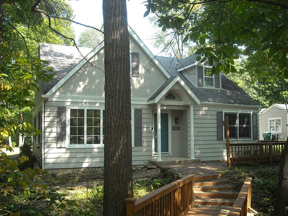 1st image of 411 Oakwood Dr