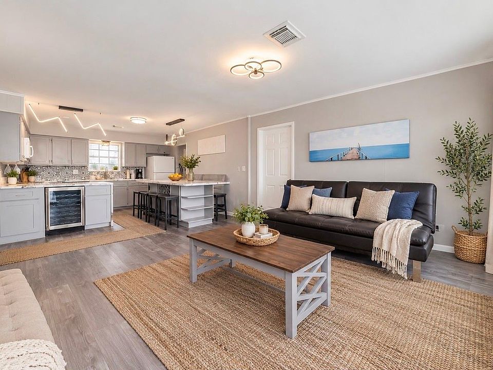 1st image of 610 Seashell Dr