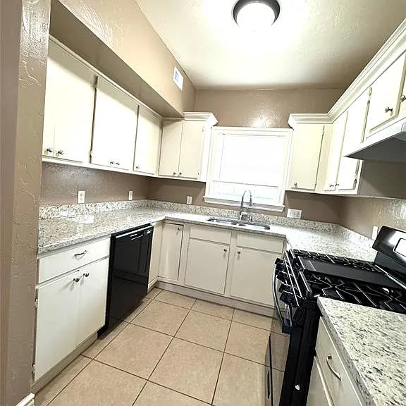 2937 Pioneer Ave — Photo 9