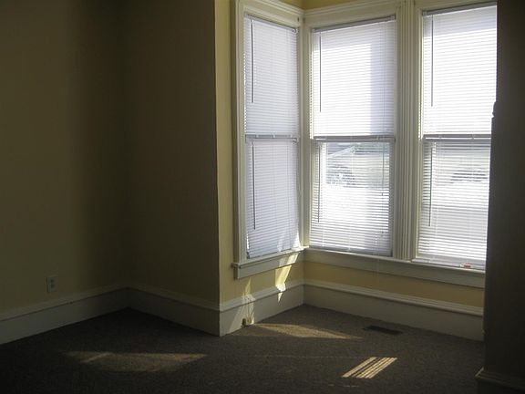 5th image of 709 E Centerway