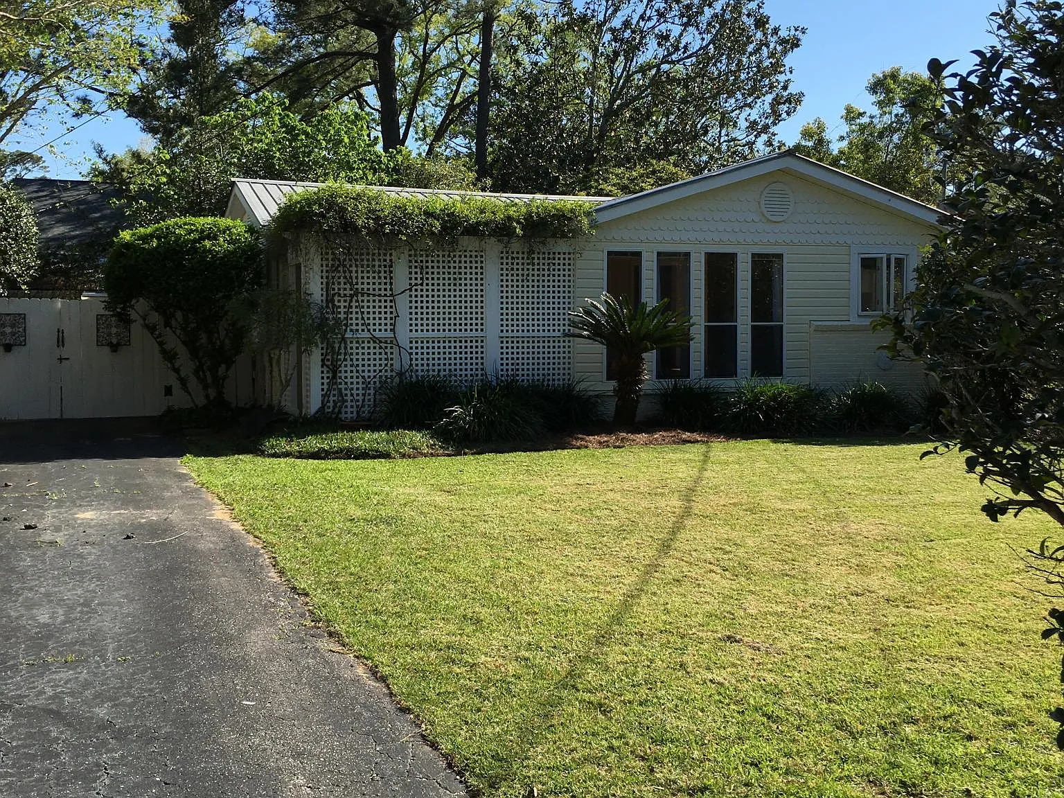 202 Gaston Ave — Photo 1