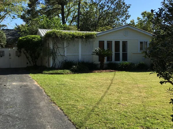 202 Gaston Ave, Fairhope, AL 36532