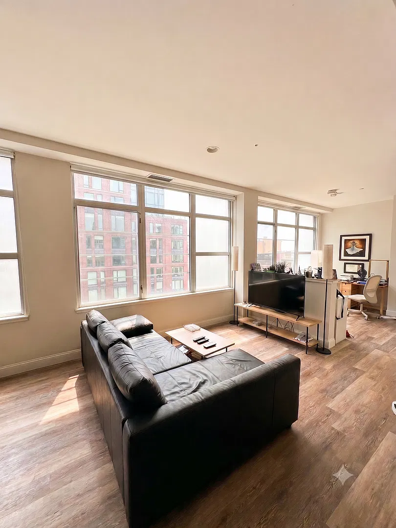 Bright and Spacious 1-Bedroom in the Ink Block with No Broker Fee — Photo 1