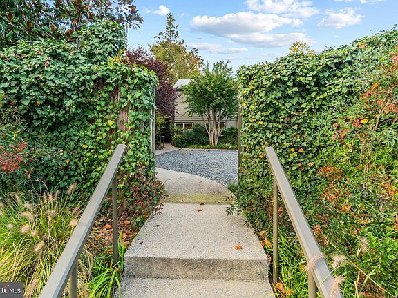 5th image of 5119 Bradley Blvd