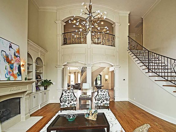 5th image of 305 Lexington Manor Ln