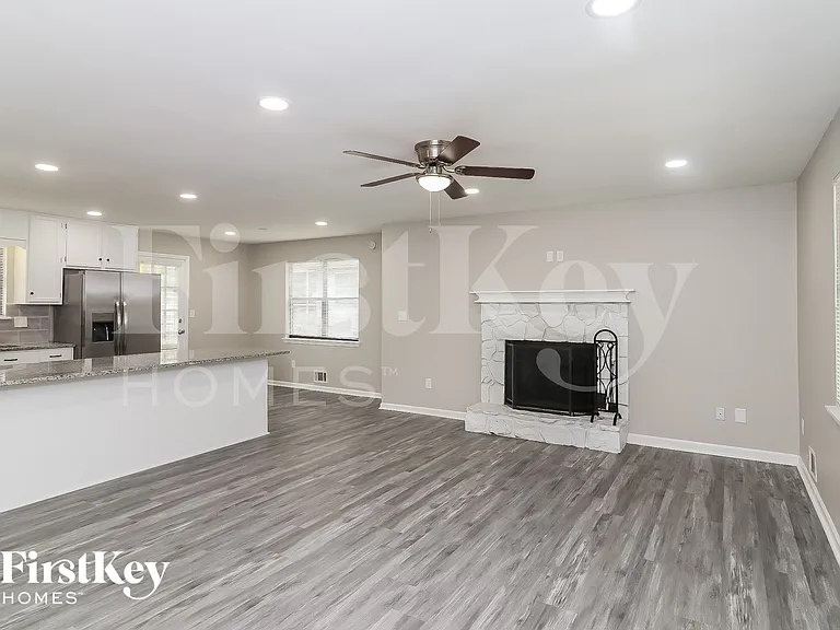 335 Lost Meadows Dr — Photo 3