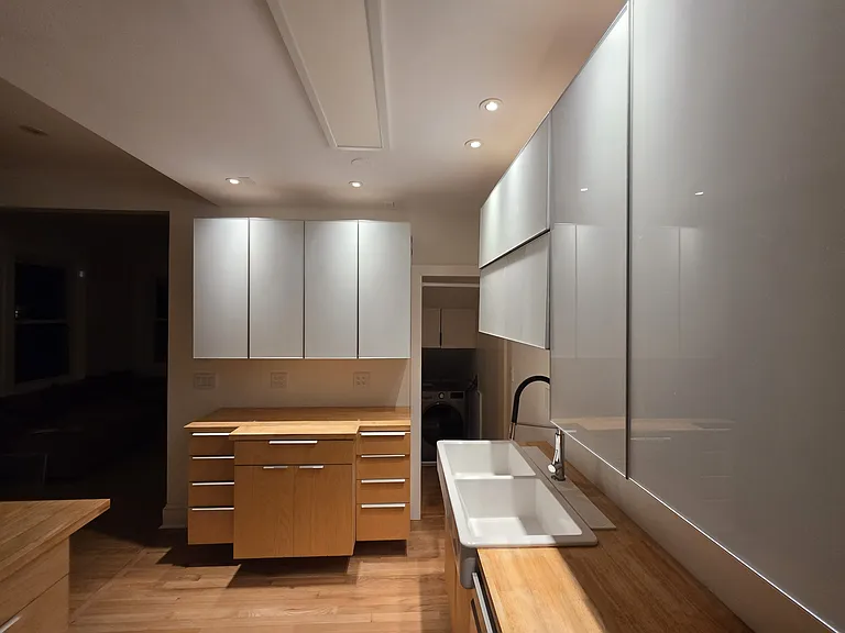 1 N Cherry Grove Ave #1 — Photo 3