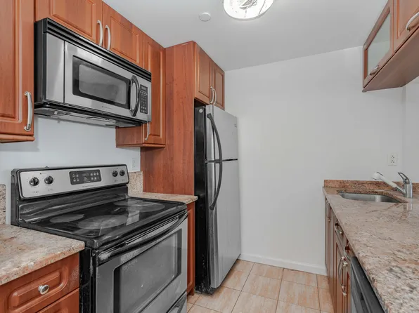 358 Grove Street image 7 of 10