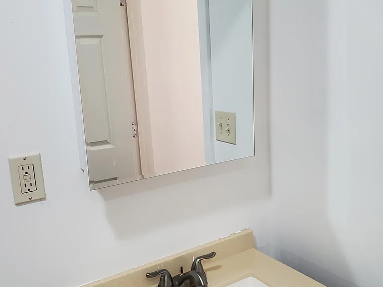 96 Evergreen St — Photo 10