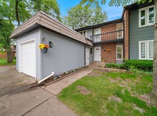 13 Cypress Sq, Elgin, IL 60123