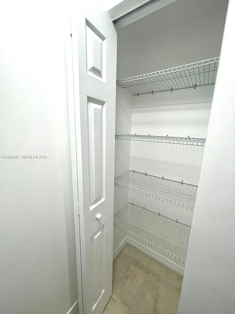 115 SW 11th St — Photo 3
