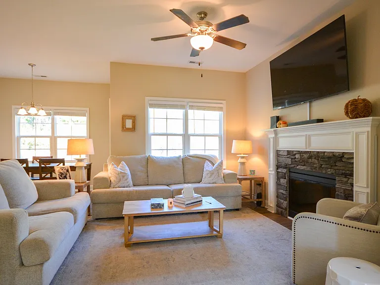 520 Everett Glades — Photo 4