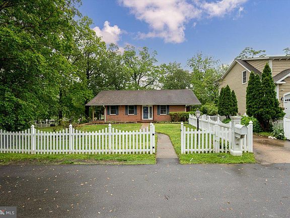 5th image of 703 Glendon Ave