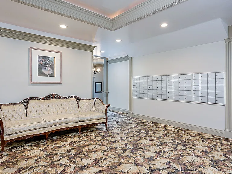 Abbottsford Apartments — Photo 54