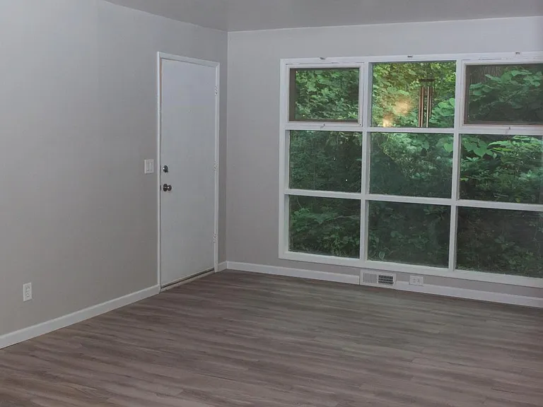 415 S Revena Blvd — Photo 4
