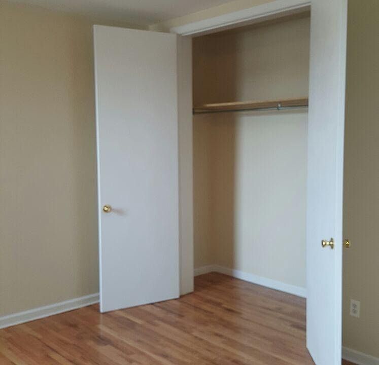 2nd image of 1563 Taylor Ave