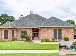 104 Crestmont Blvd, Youngsville, LA 70592