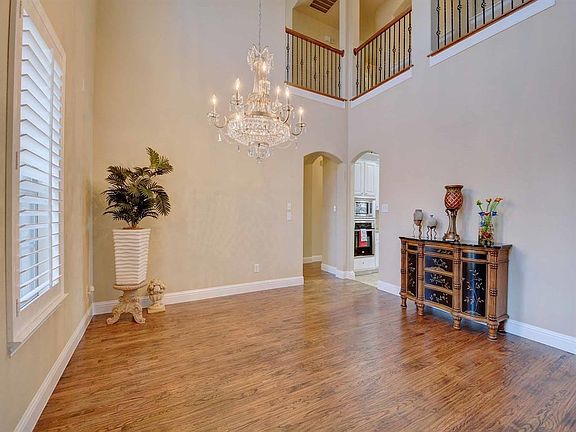 4th image of 5849 Crescent Ln