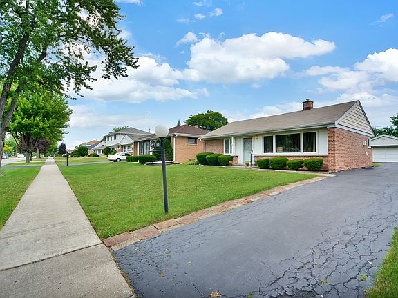 2nd image of 8211 N Ozanam Ave